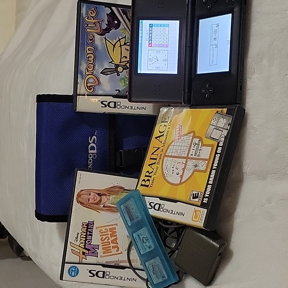 Nintendo ds with 6 games and travel bag
